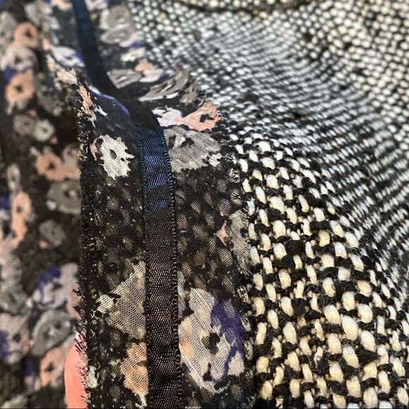 BCBG - GENERATION - EYE CATCHING WOMEN’S BLACK, WHITE & FLORAL TWEED JACKET- B16 - Picture 10 of 12